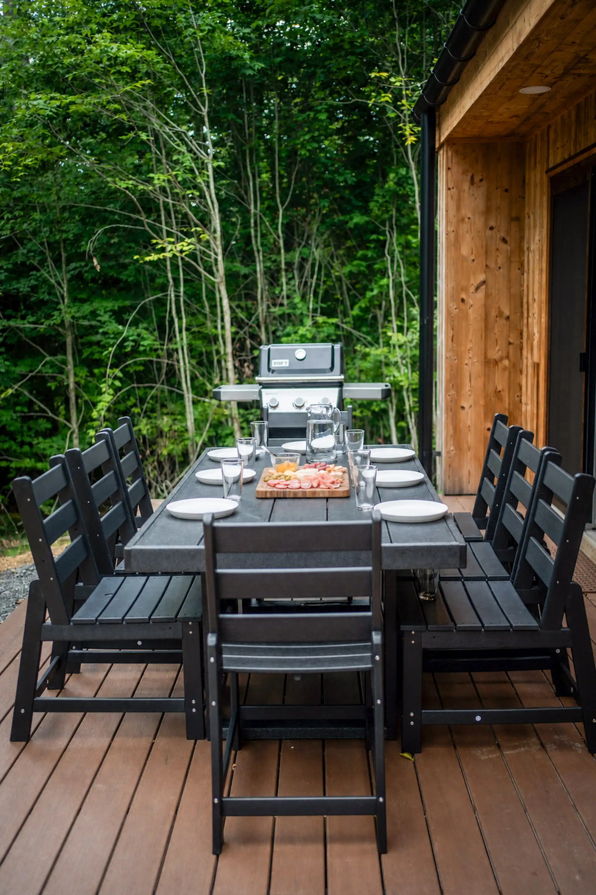 A relaxed outdoor meal at Casa Vetta
